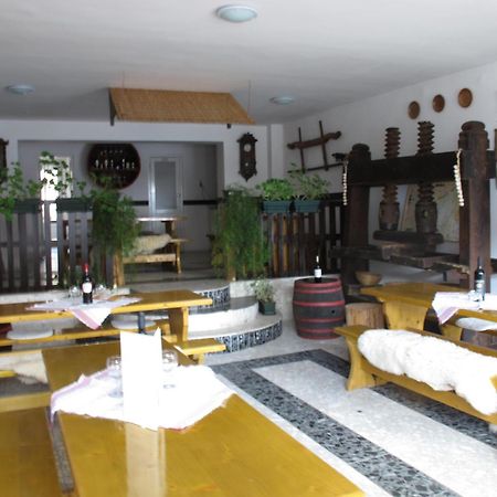Retro Panzio Bed & Breakfast Pecs Luaran gambar