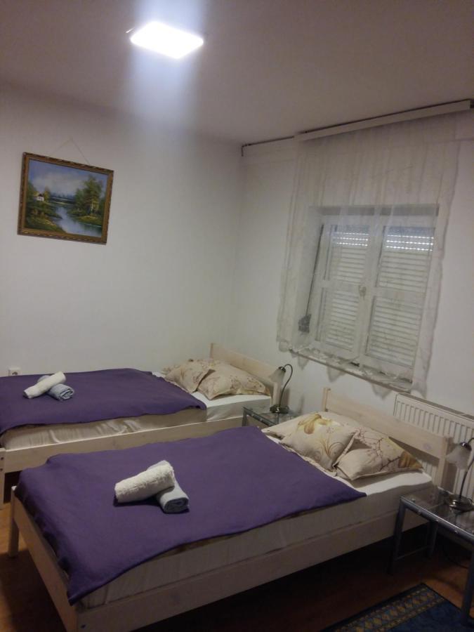 Retro Panzio Bed & Breakfast Pecs Luaran gambar