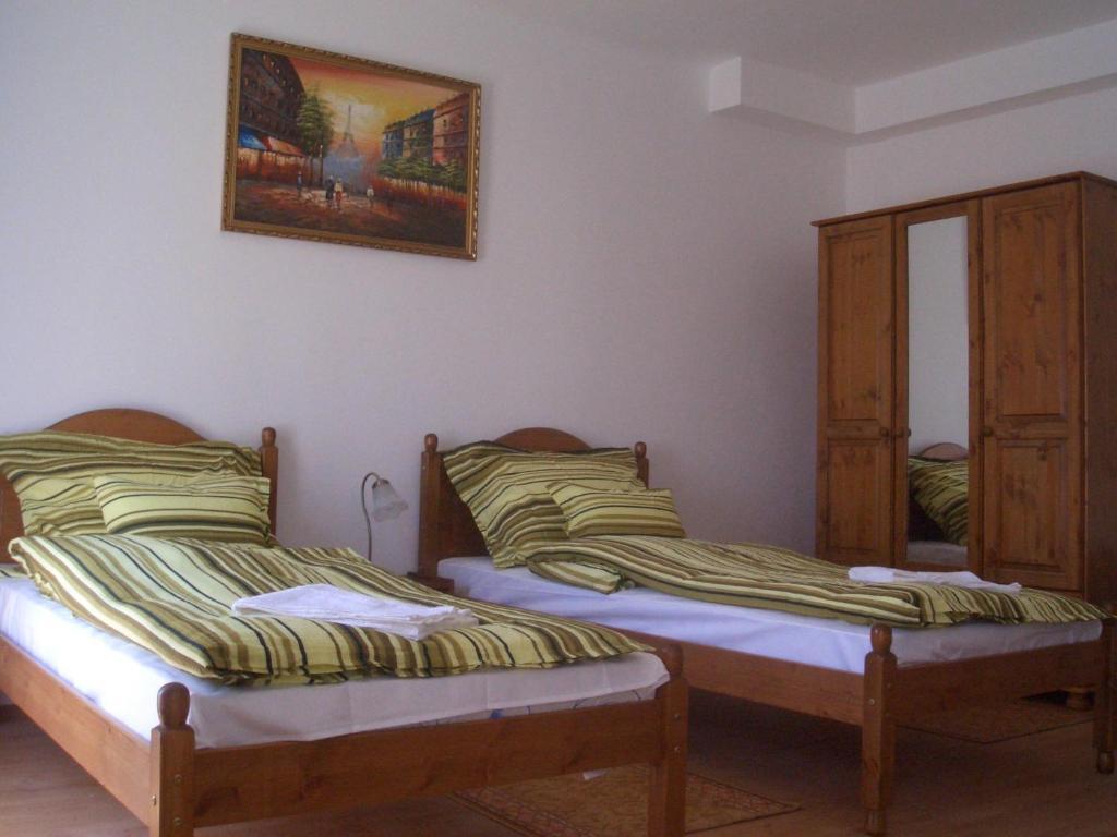 Retro Panzio Bed & Breakfast Pecs Bilik gambar