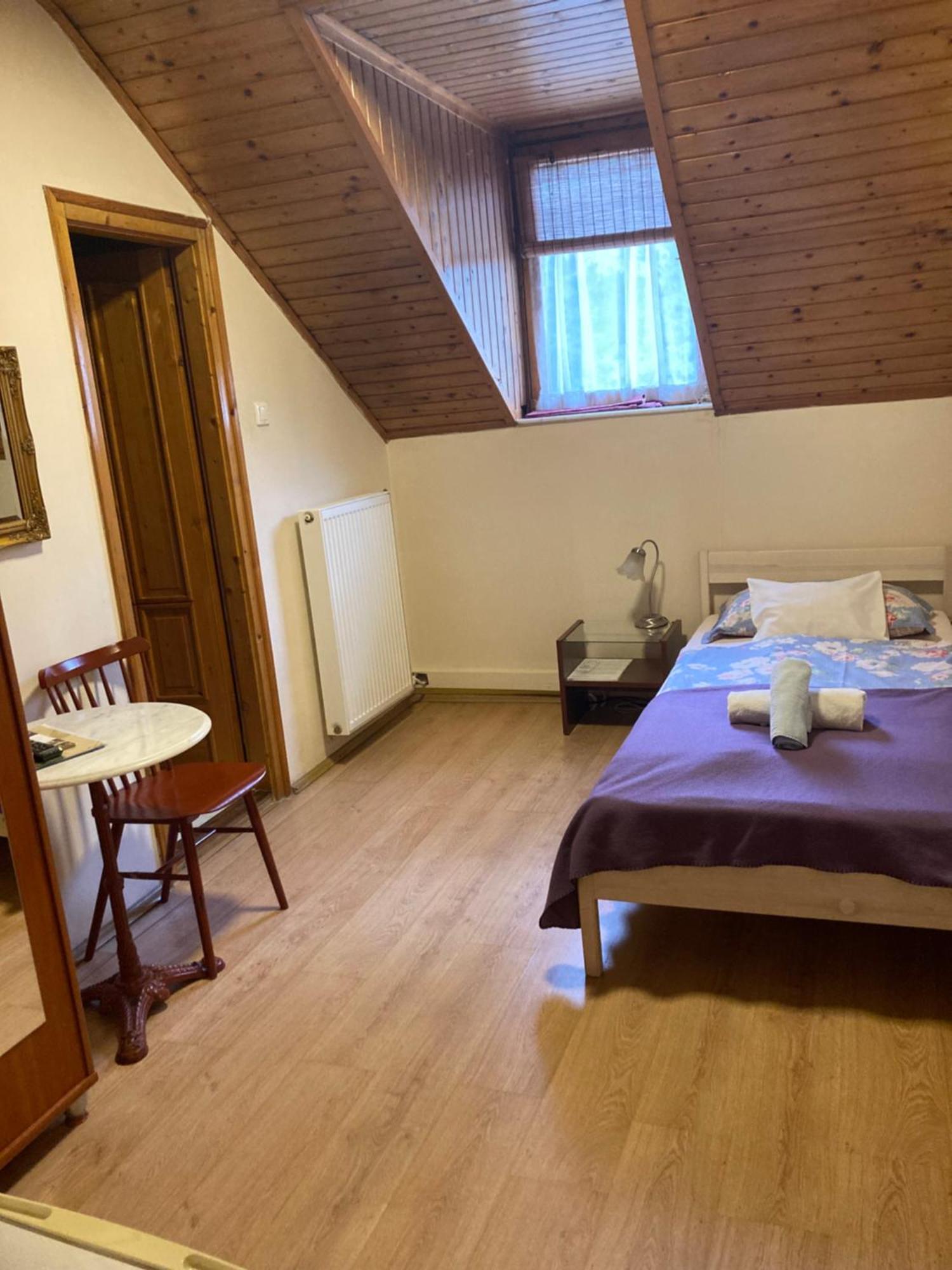 Retro Panzio Bed & Breakfast Pecs Luaran gambar