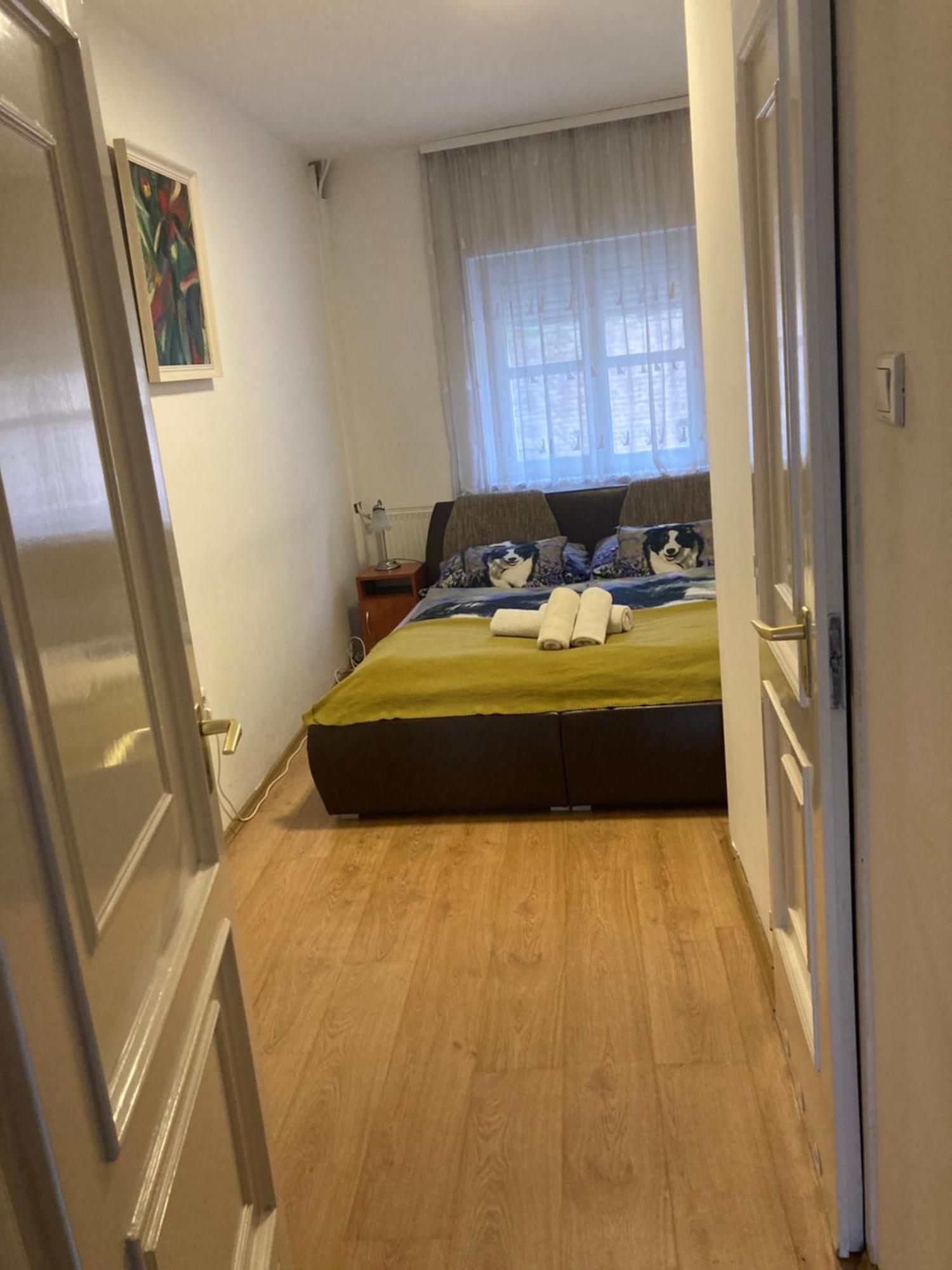 Retro Panzio Bed & Breakfast Pecs Luaran gambar