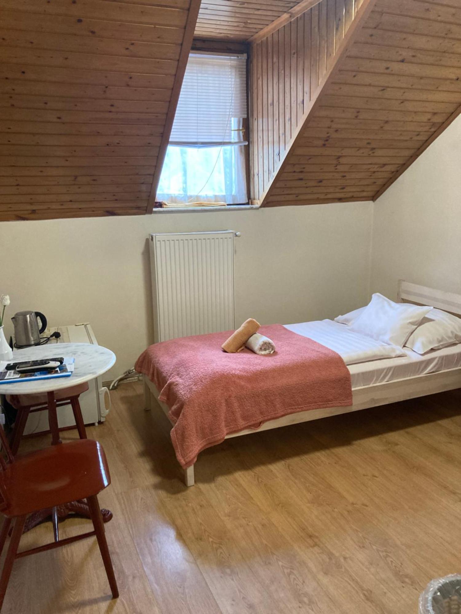 Retro Panzio Bed & Breakfast Pecs Luaran gambar