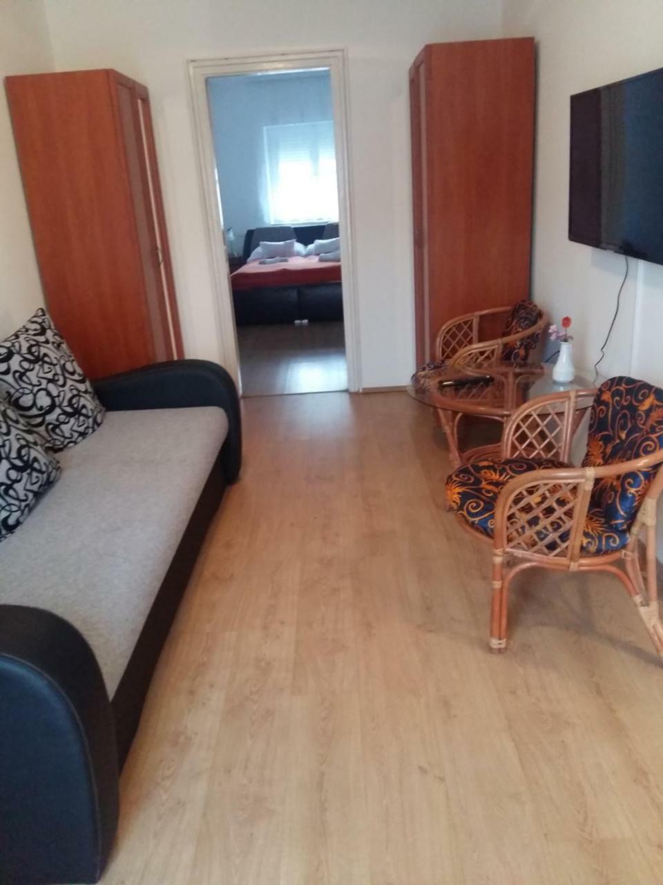 Retro Panzio Bed & Breakfast Pecs Luaran gambar